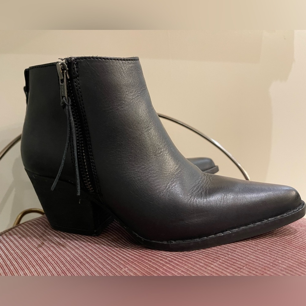 WOMENS BOOTIES